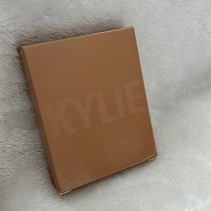 BNIB 💯% Authentic Kylie by Kylie Jenner Pressed Illuminating Powder